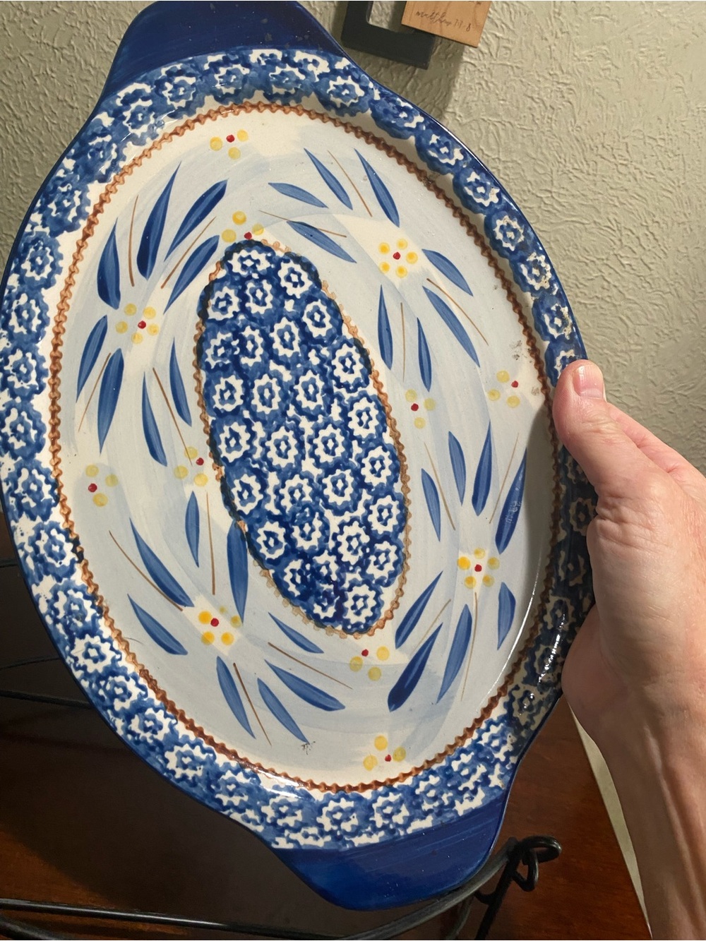 Temptations by Tara, Old World Blue, 1.5 Quart Oval Casserole Dish WithWire Rack - Picture 7 of 13